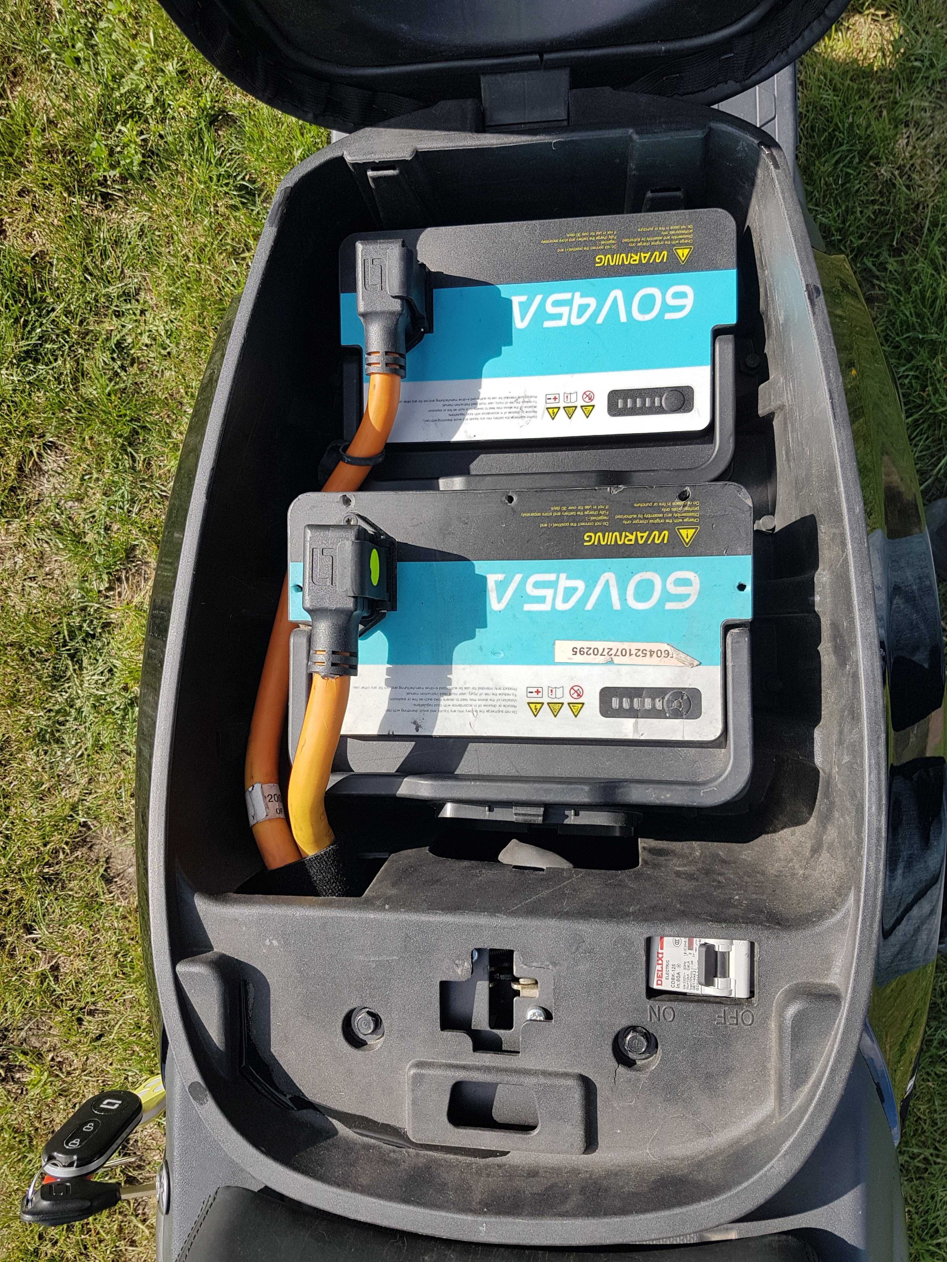 Super Soco CPX Elektryk klasa 125cc 2 baterie
