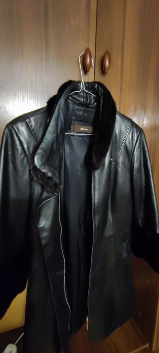 Демісезонне  шкіряне  напівпальто жіноче з коміром-стійкою (чорне, роз