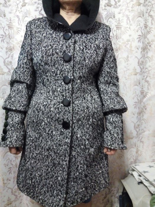 Продам демисезонное пальто