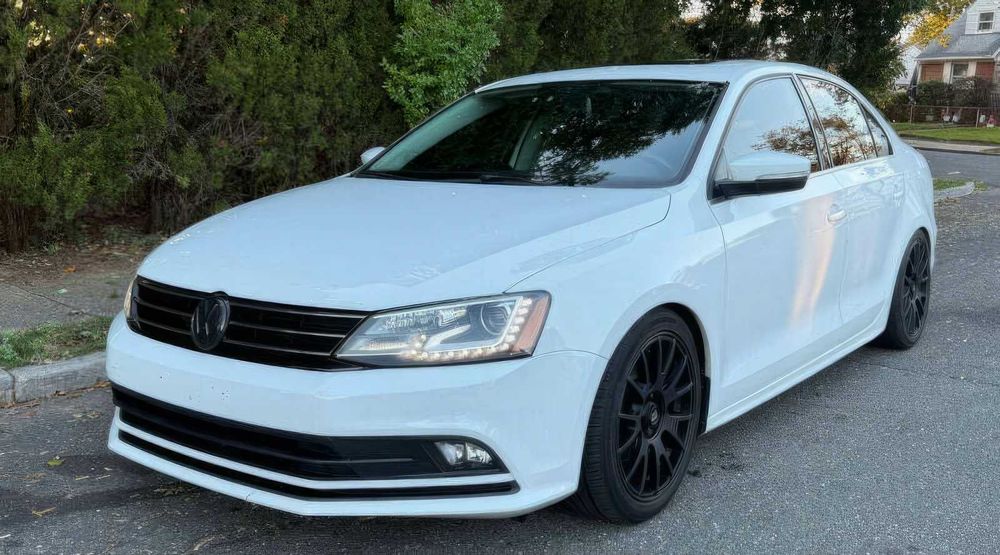 Volkswagen Jetta Sport      2015
