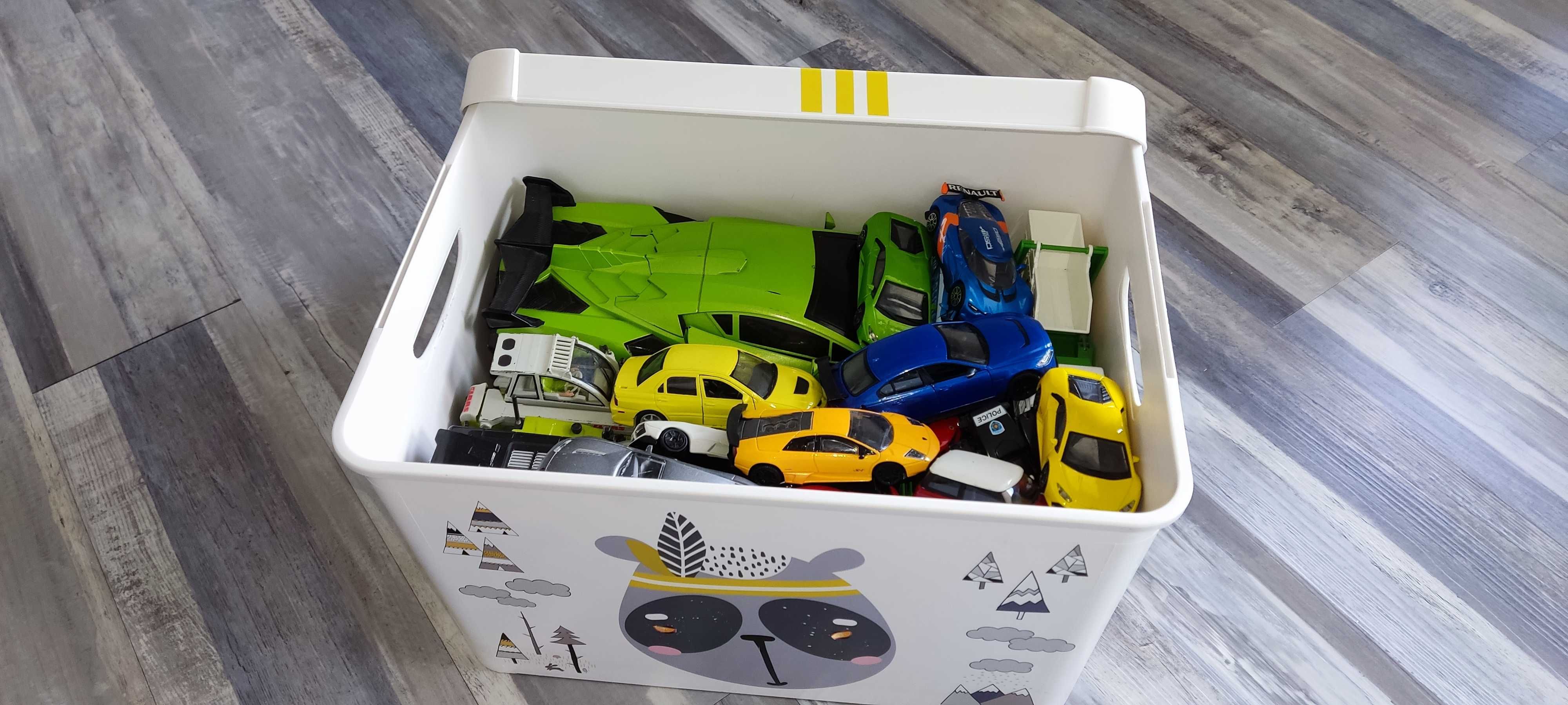 Zestaw różnych pojazdów i GRATIS BOX