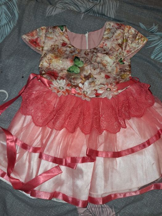 Нарядна сукня для дівчинки, розмір 98, як нова