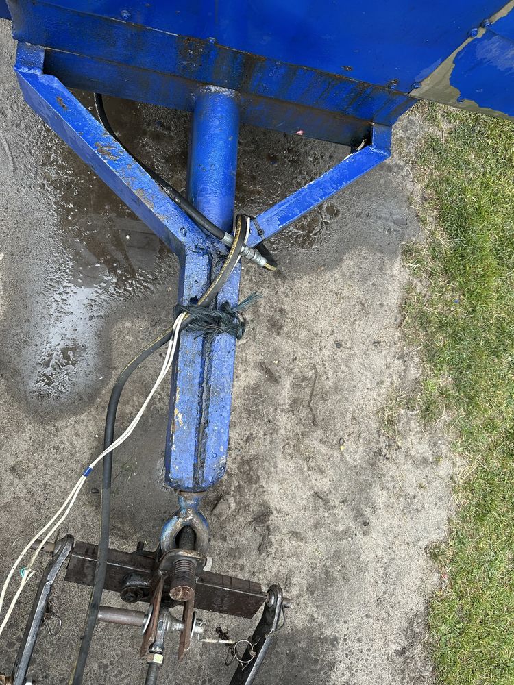 Продам причеп бортовий з підйомником з документами