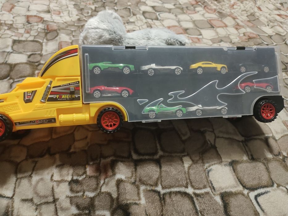 Машина, Трейлер с 16 машинками