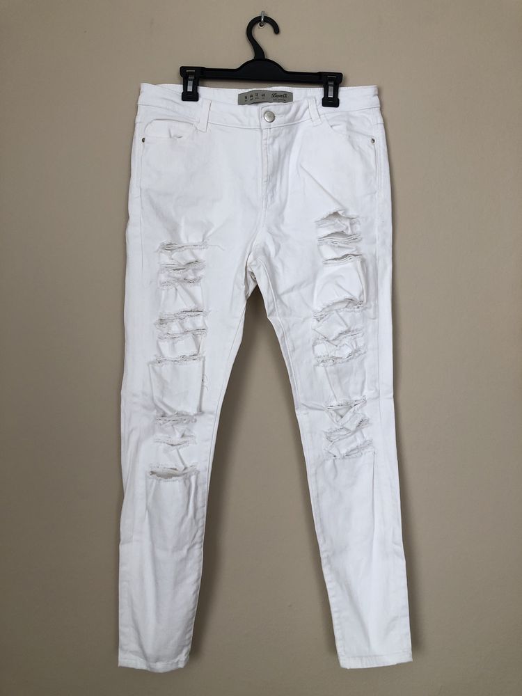 Spodnie 44 Uk 16 białe podarte z dziurami Denim Co.