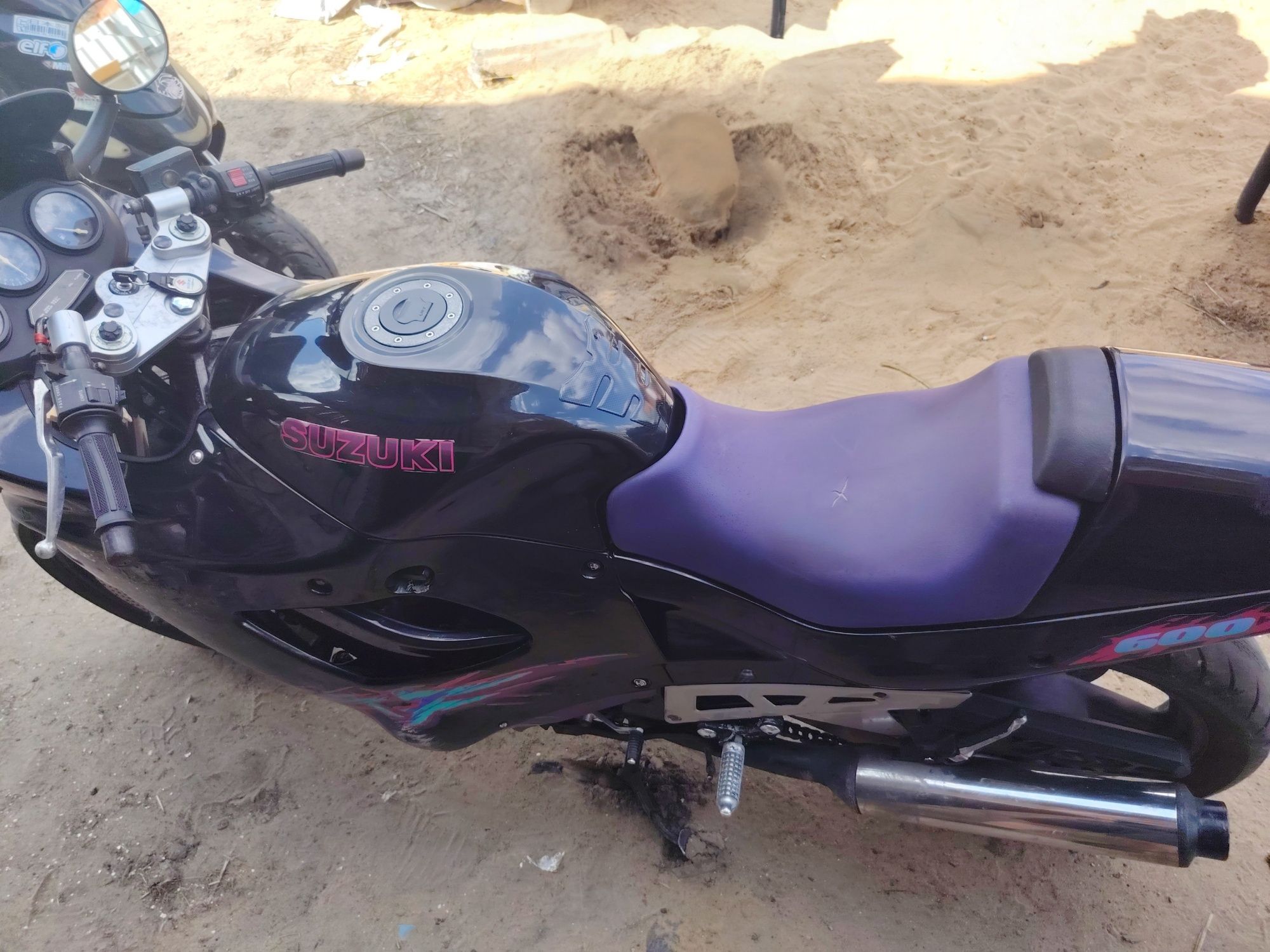 Suzuki gsx-f 600