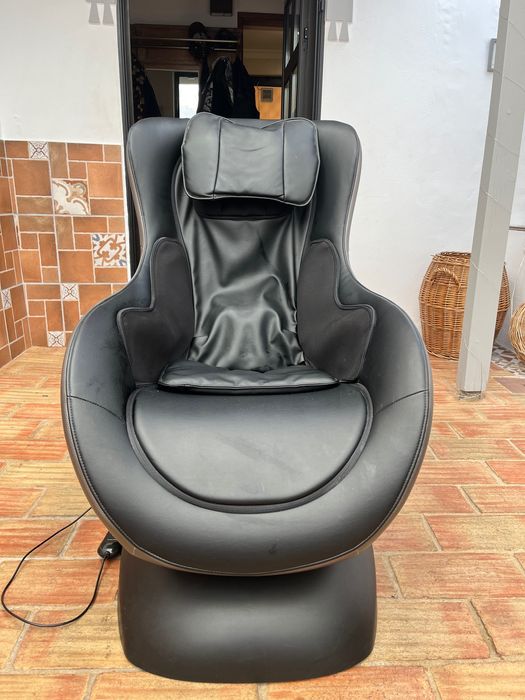 Poltrona de massagem em pele preta