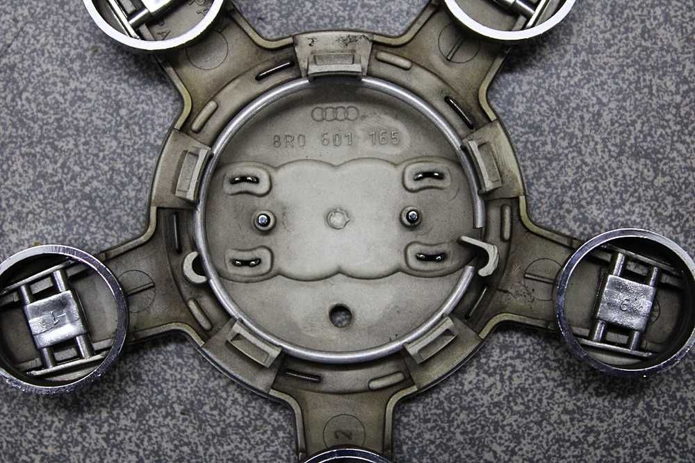 Dekielki Audi A4 A6 A5 Q5  Oryginalne Audi!!!