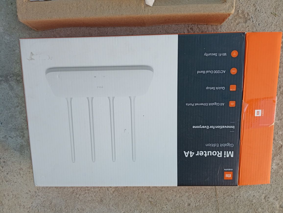Потужний Wi-Fi роутер Xiaomi Mi WiFi Router 4A Global