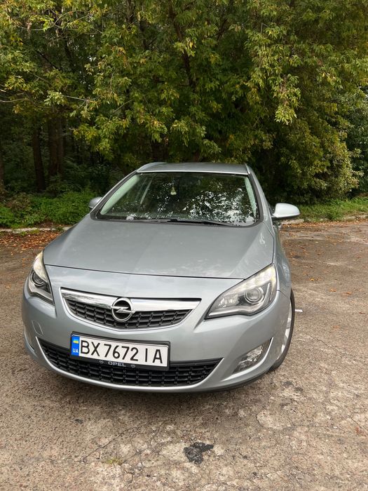 Opel Astra J 2011 року