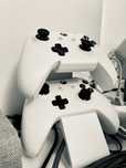 Podstawka stojak uchwyt podwójny pad XBOX ONE X/S series BIAŁY