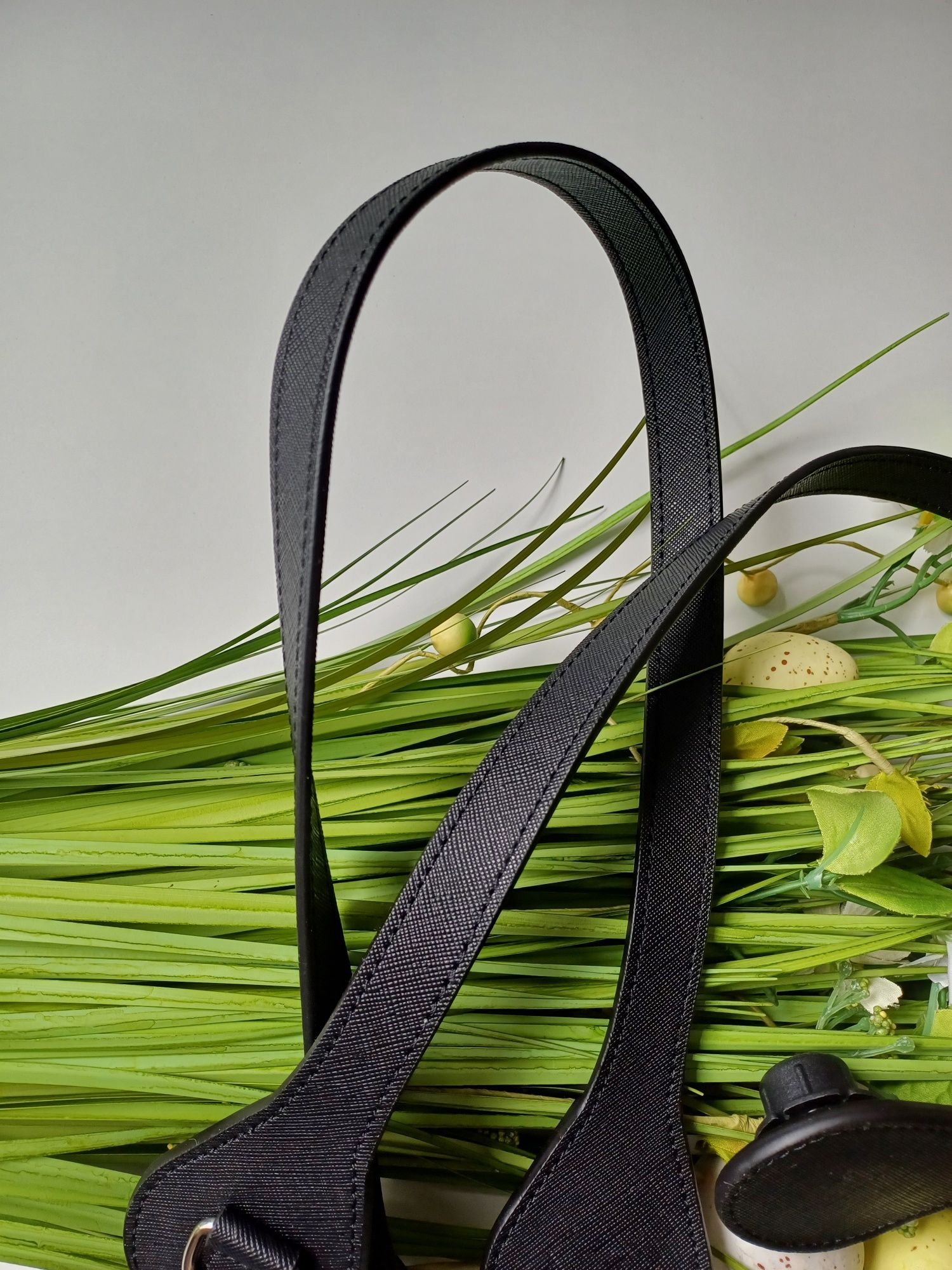O Bag Mini, Standard, długie czarne uchwyty z zaczepami do torebki