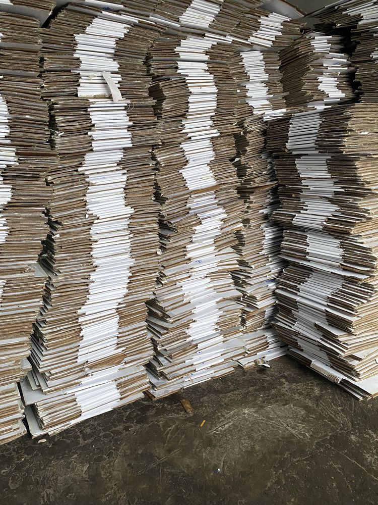 Kartony z recyklingu