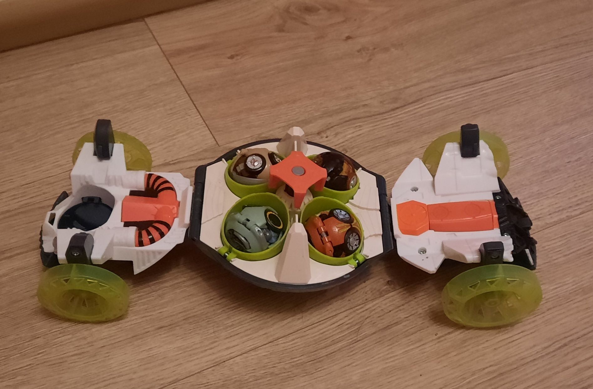 Mattel Hot Wheels Ballistiks Autokule Wóz Bojowy