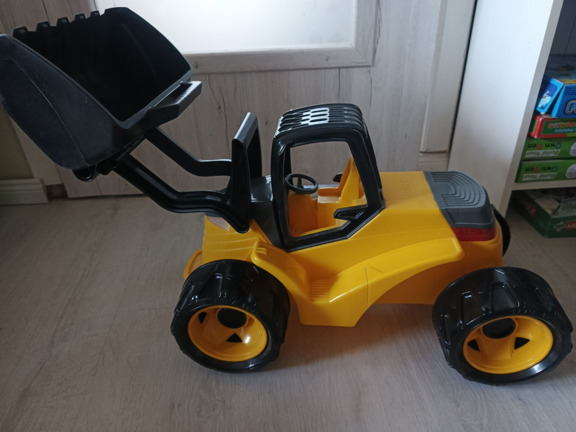 Lena- duża ładowarka jeździk jak nowa
