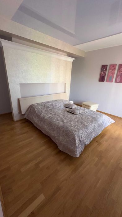 Оренда чудового будинку з басейном