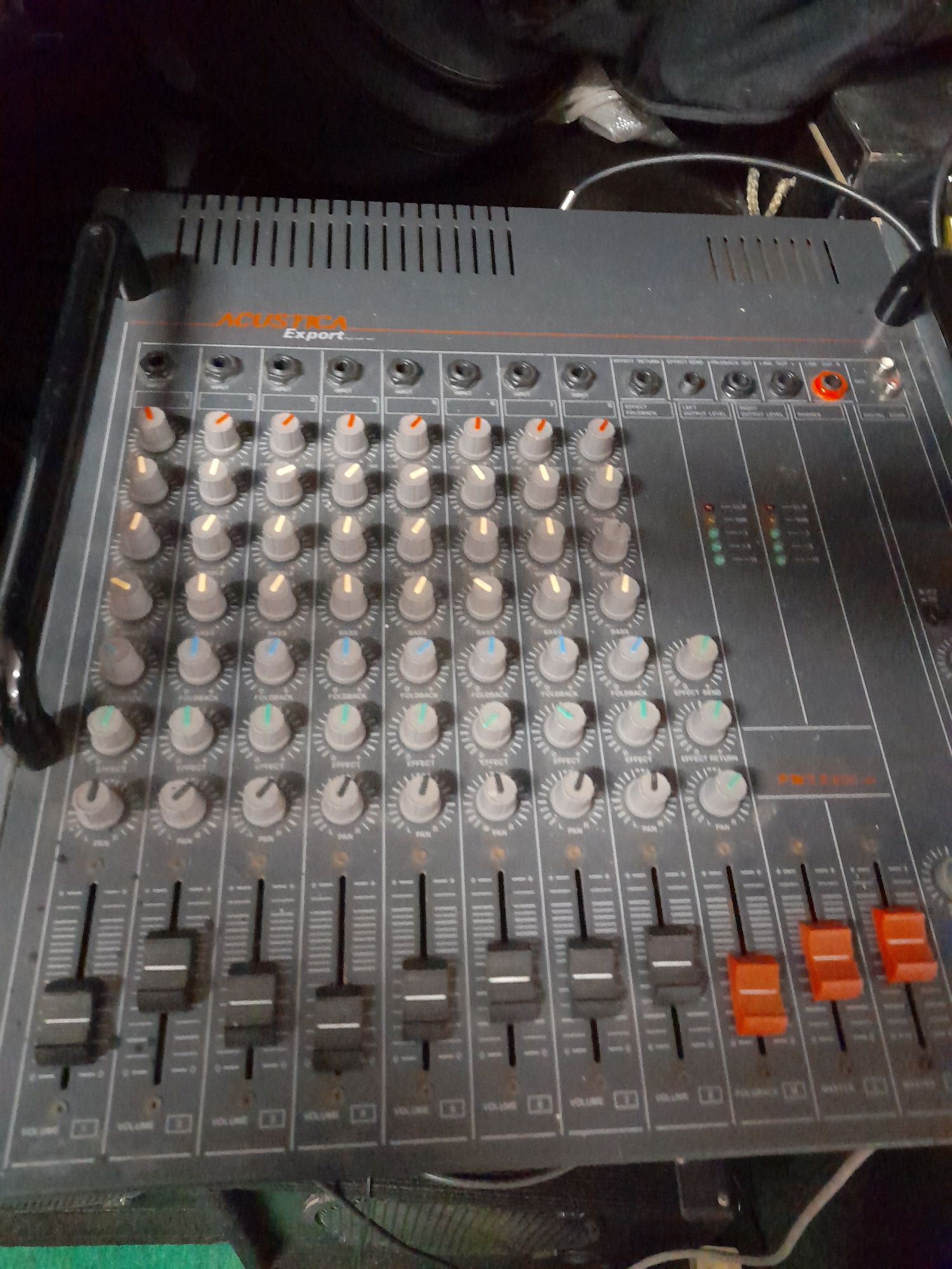 Mesa de mistura amplificada