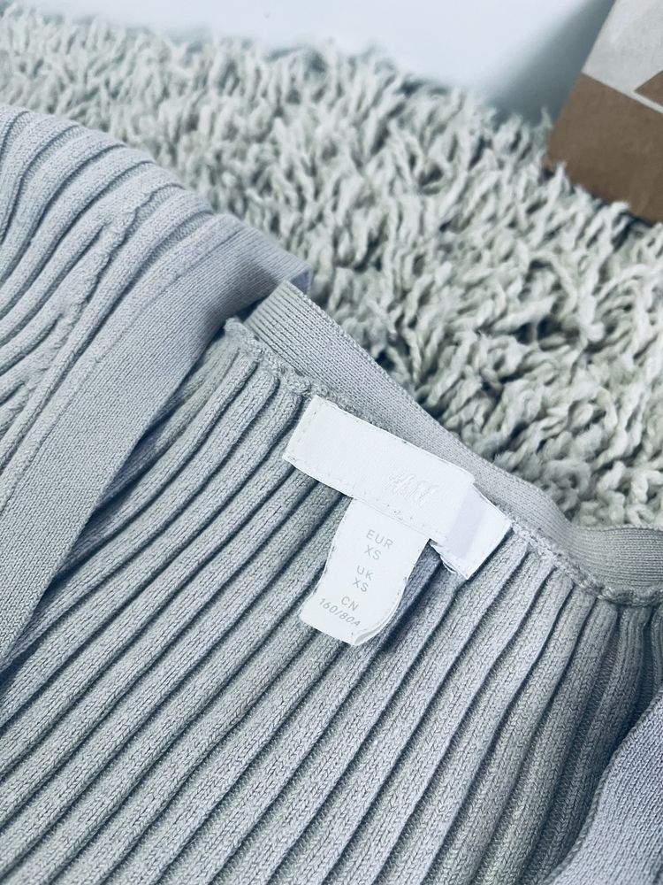 Bezowy prazkowany sweter kardigan xs HM damski na guziczki piekny wios