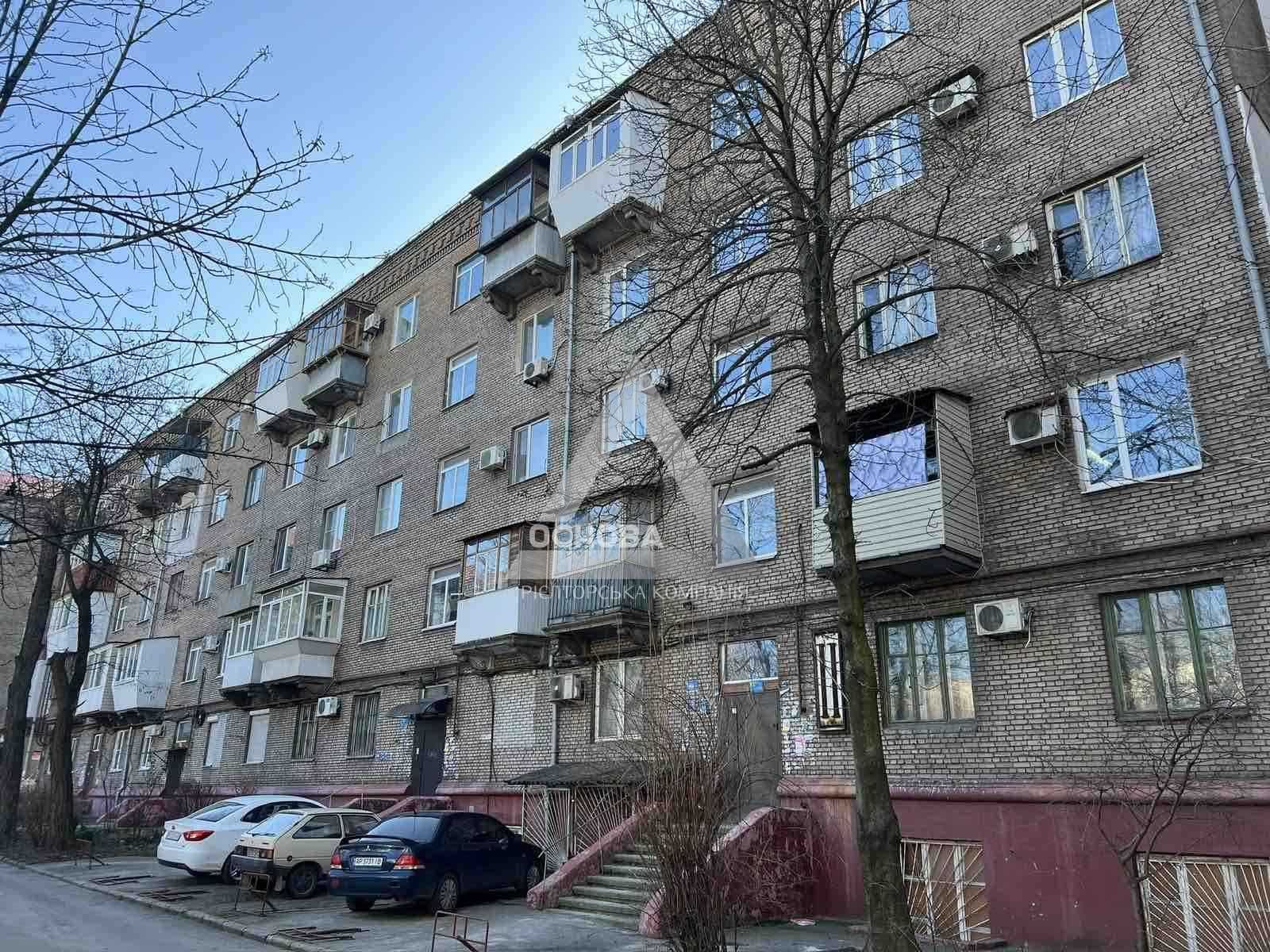 Продажа 2к сталинки,  3/5, р-н ТЦ Украина