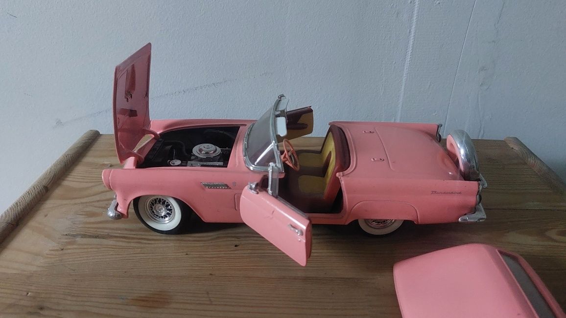 Ford Thunderbird 1:18 Revell