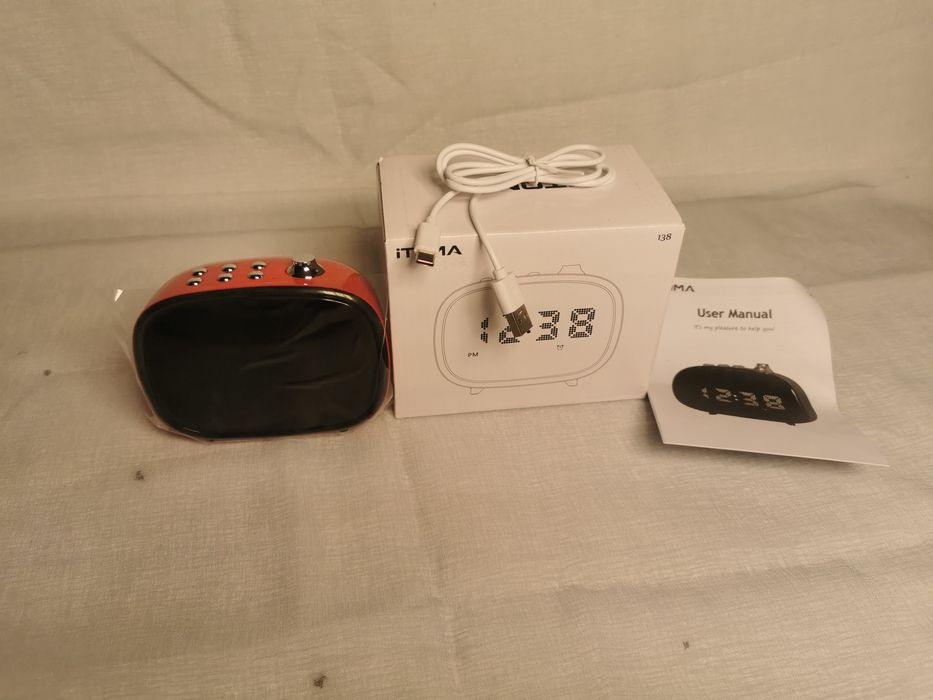 Klasyka w nowoczesnym wydaniu – czerwony retro budzik iTOMA 138