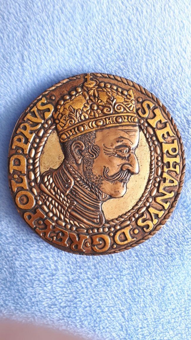Stary medalion wizerunek Stefana Batorego.