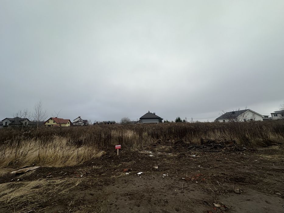 Ділянка поруч міста,найпопулярніший сектор особняків-новобудов.