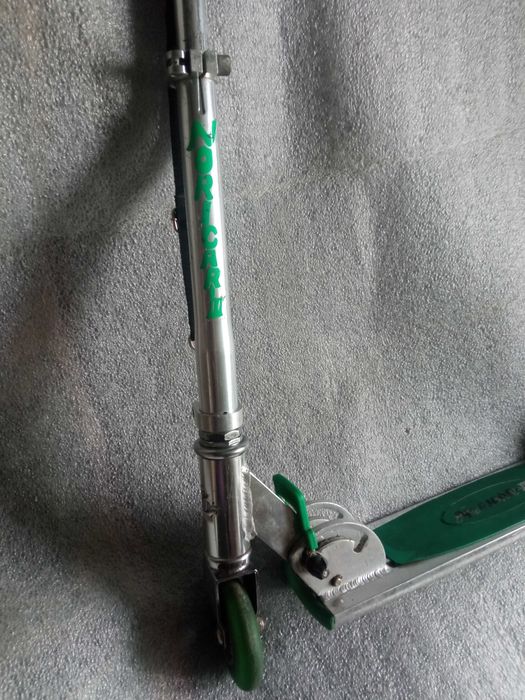 Городской фирменный самокат. Со спидометром, компьютером.