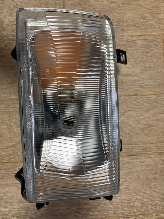 Продам фару на WV T-4