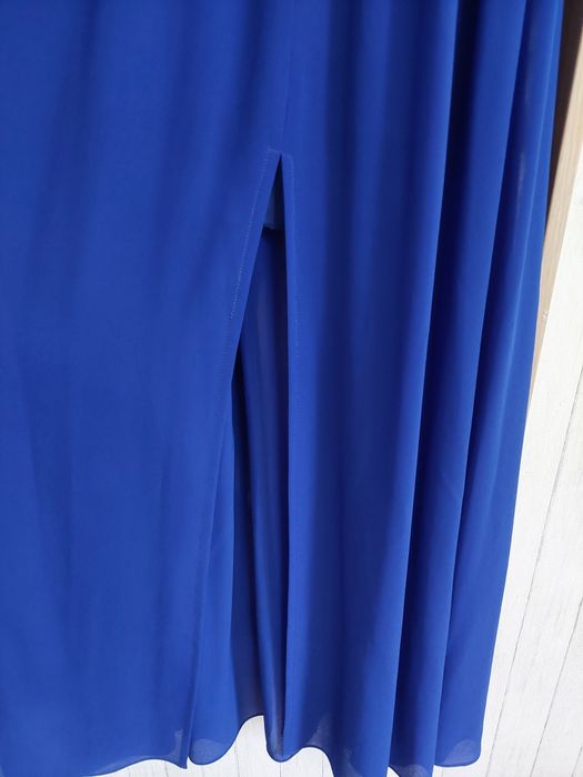 Długa chabrowa sukienka