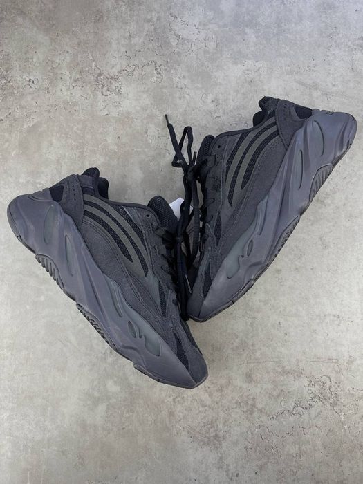 Adidas yeezu BOOST 700 V2 VANTA(original)
