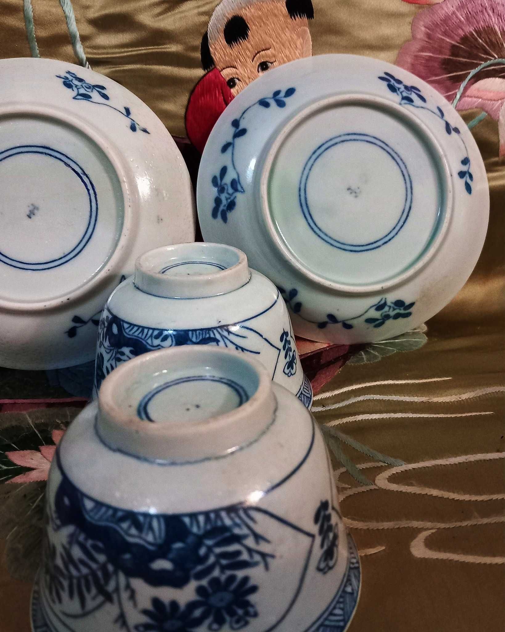 Par de xícaras e pires de porcelana asiática antiga,