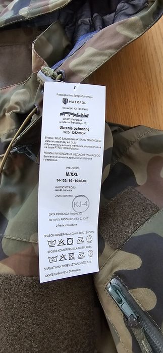 Dwa mundury Polskiej armii