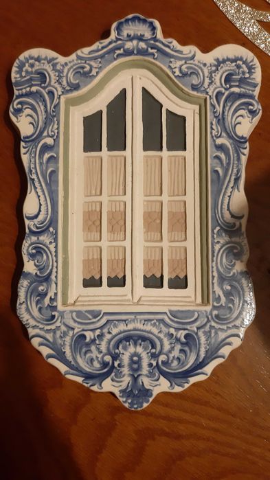 Janela decorativa tipicamente portuguesa. Artesanato