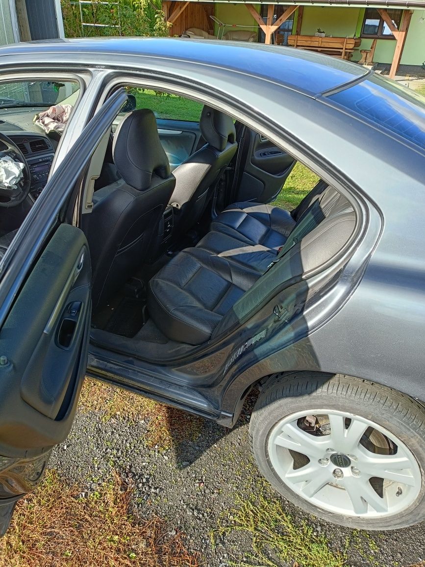 Witam posiadam na sprzedaż części do Volvo S60