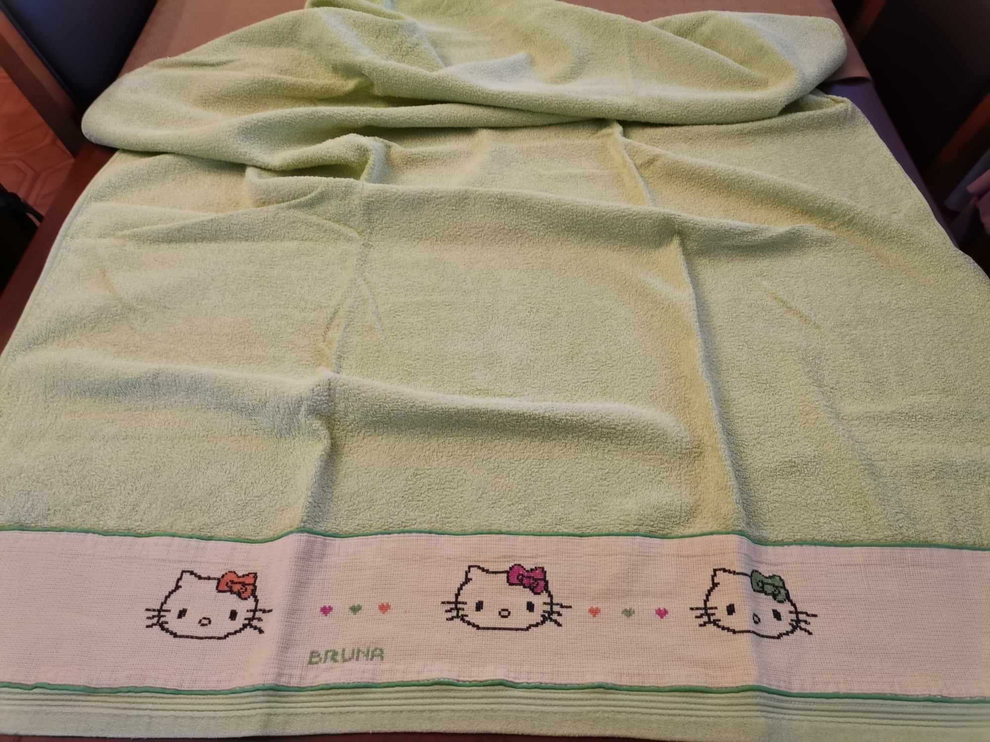 Conjunto toalha e fronhas de almofadas "Hello Kitty"