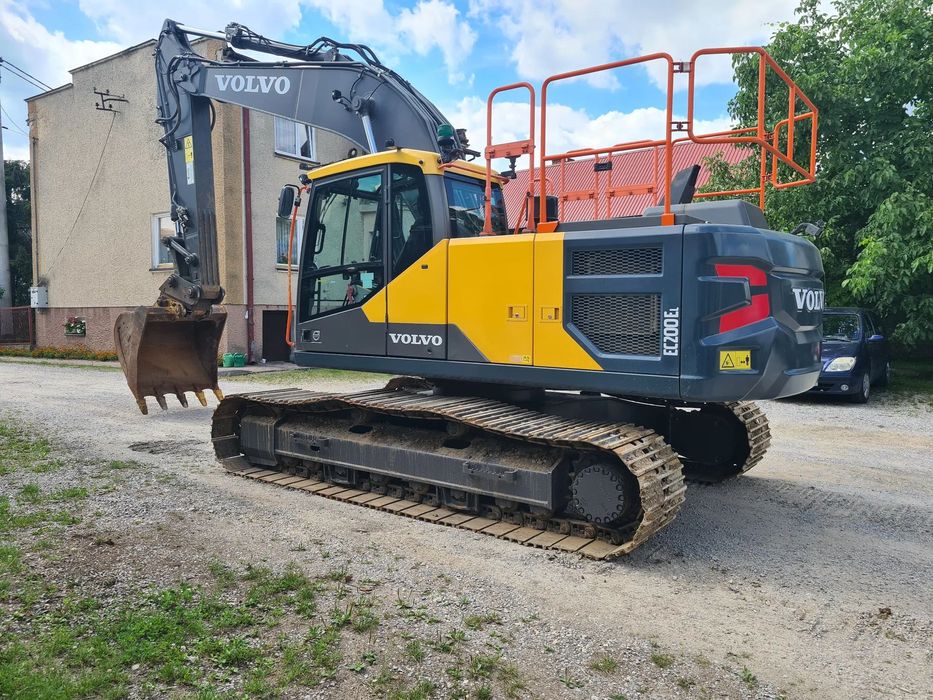 Volvo EC 200 El  VOLVO EC 200 220 El 2020 R. 3300 Mtg. Cat Komasu Liebherr 320 210 225