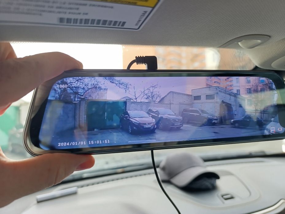 Продам видео регистратор зеркало 11 дюймов , 4к изображение, полный