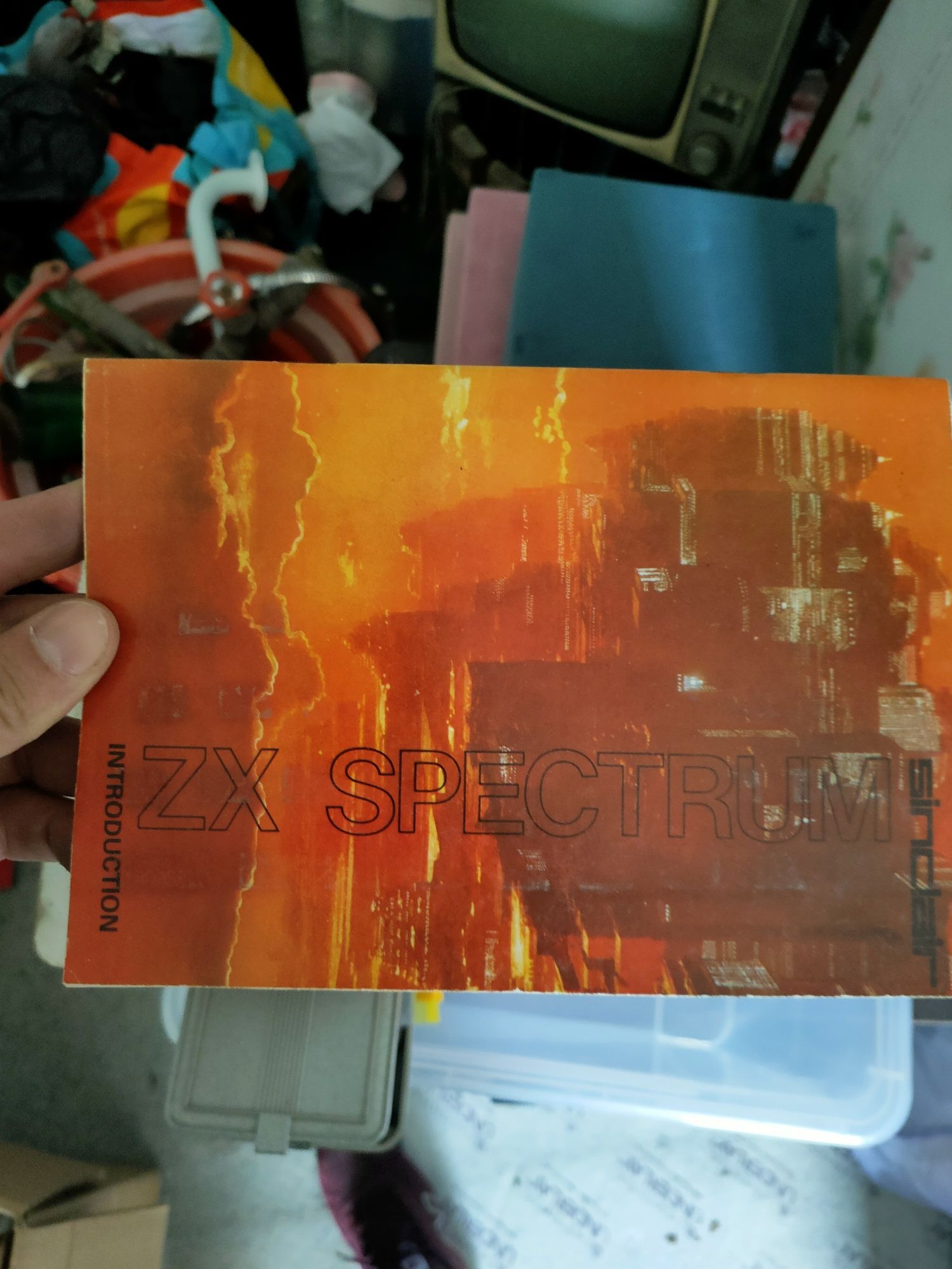 ZX Spectrum com manual em caixa microcomputador histórico