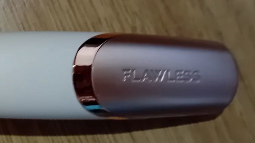 Aparelho de depilação/de aparo Flawless