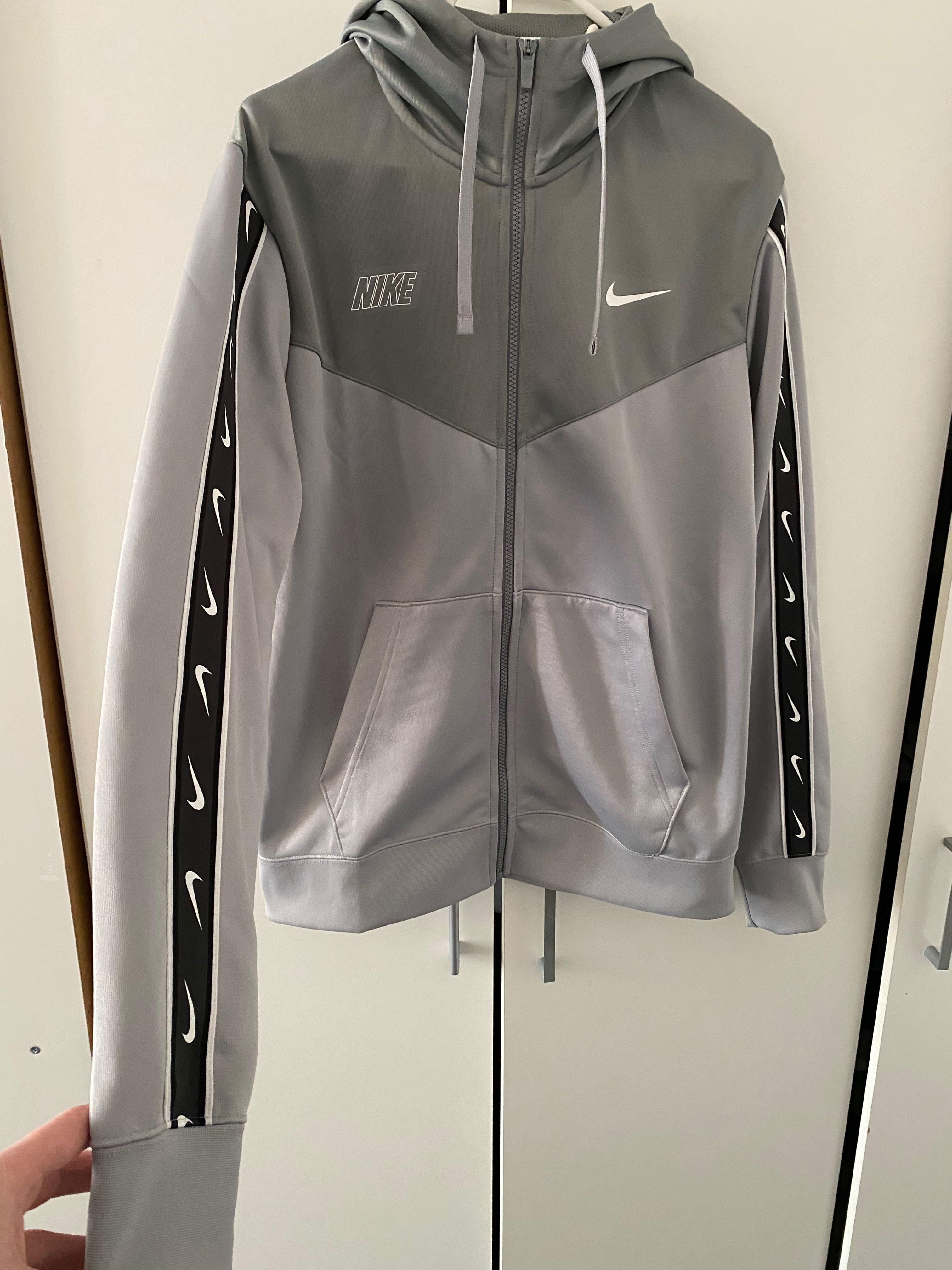 Nike Sportswear Bluza rozpinana 'Repeat' w kolorze Szary, Ciemnoszary.