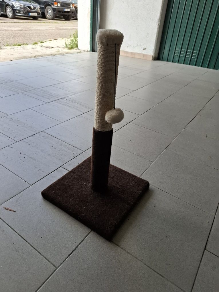 Arranhador com 50cm de altura