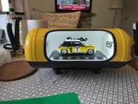 Expositor de Renault 5 Turbo em Extintor