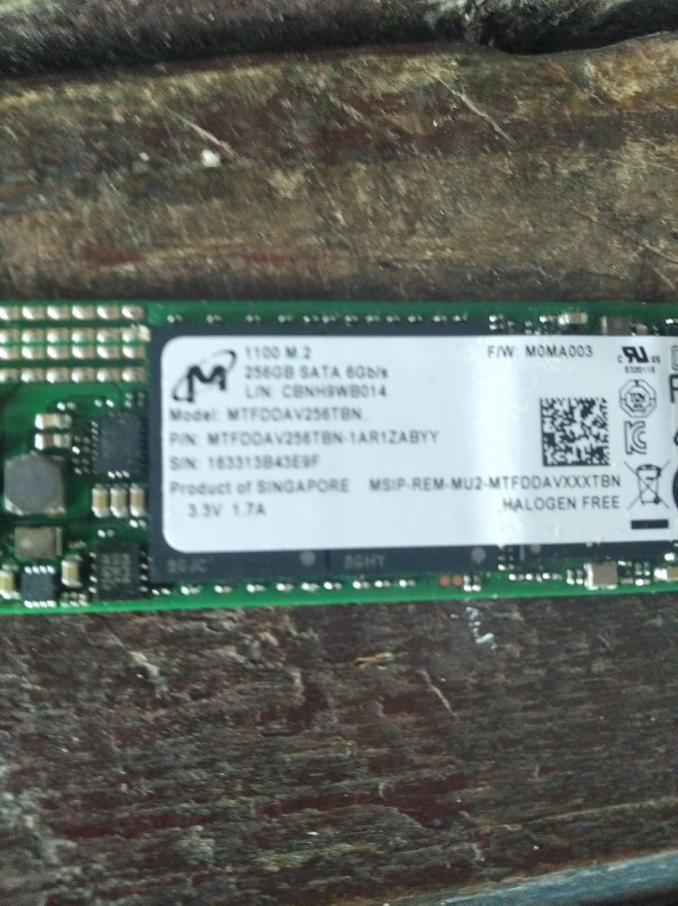 dysk SSD Micron 1100 M.2 o pojemności 256 GB i interfejsie SATA 6Gb/s