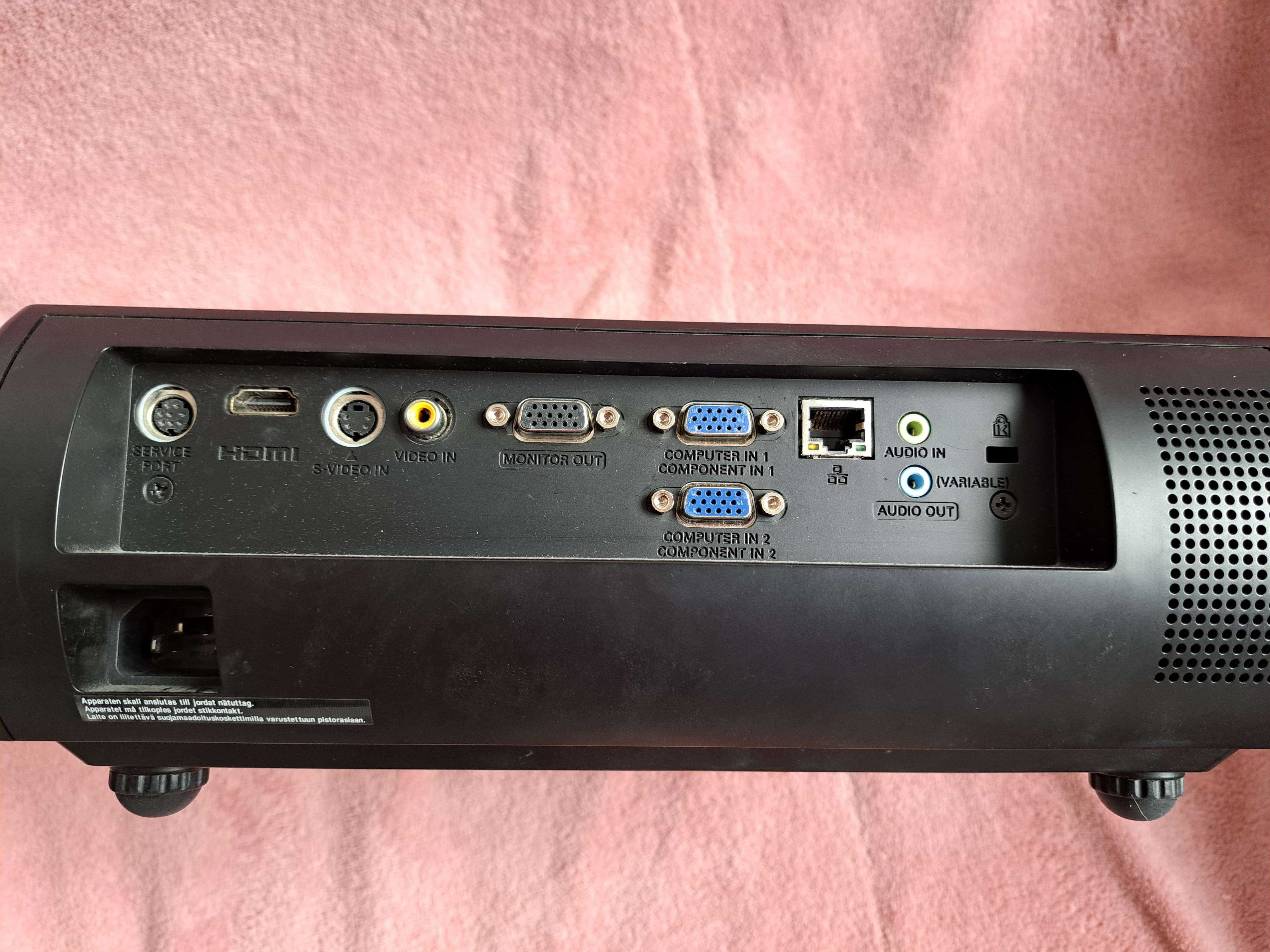 Sanyo PDG-DWL100 – projektor krótkoogniskowy DLP + torba