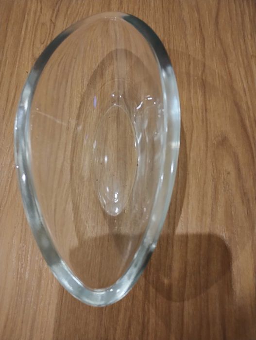 Szklane ,ozdobne naczynie owalne