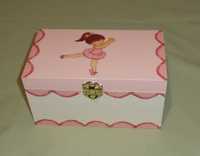 Caixa de madeira bailarina rosa com decoupage pintada à mão (nova)