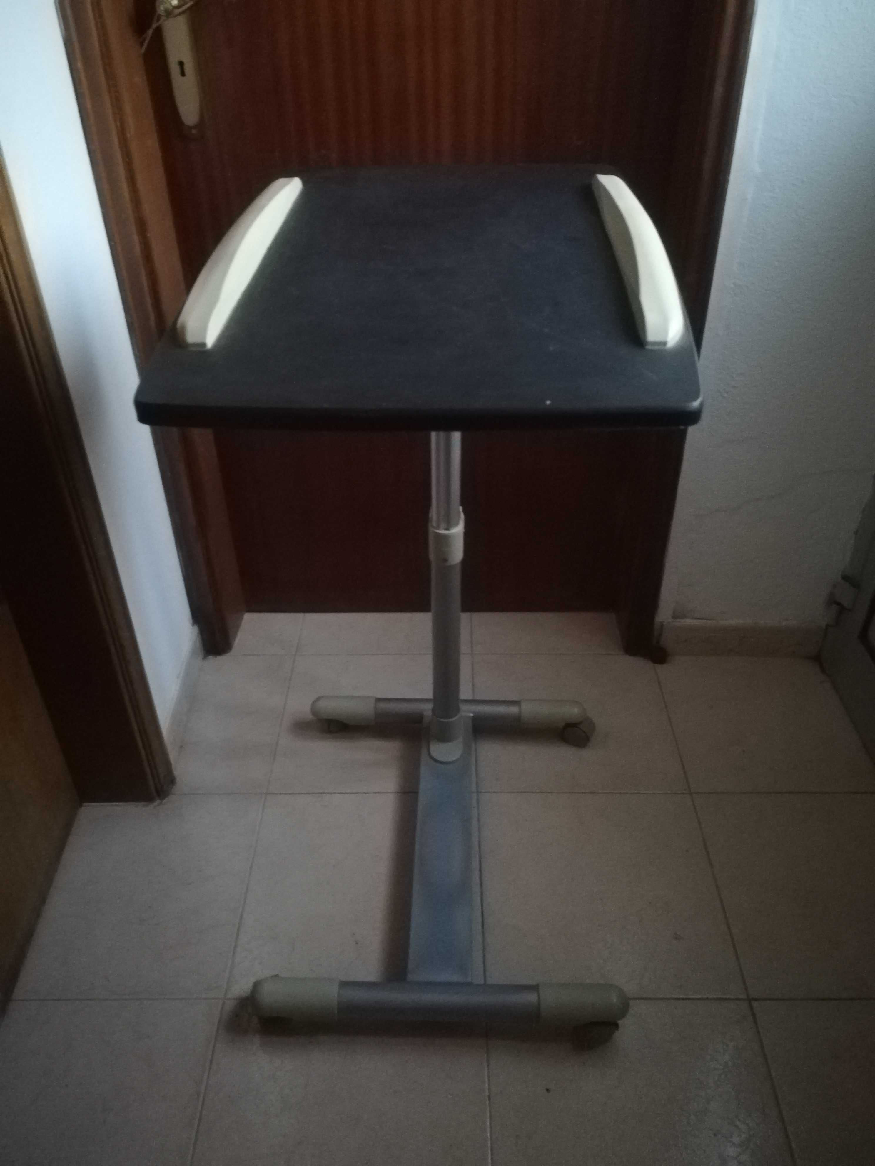 Mesa de Apoio Ajustável