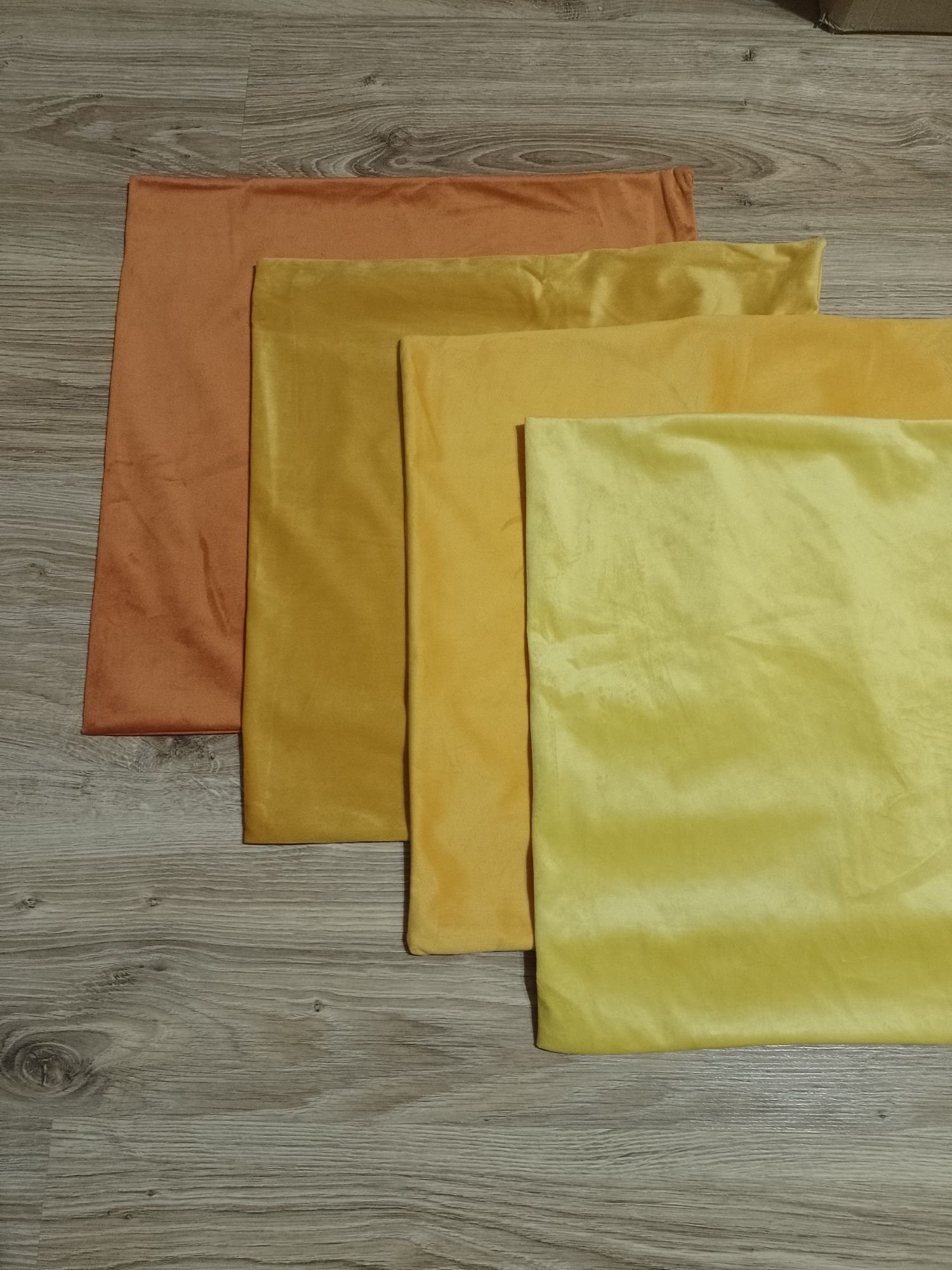 Zestaw 4 poszewek dekoracyjnych 40x40 aksamitne Miulee