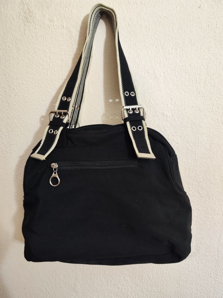 Bolsa preta em tecido